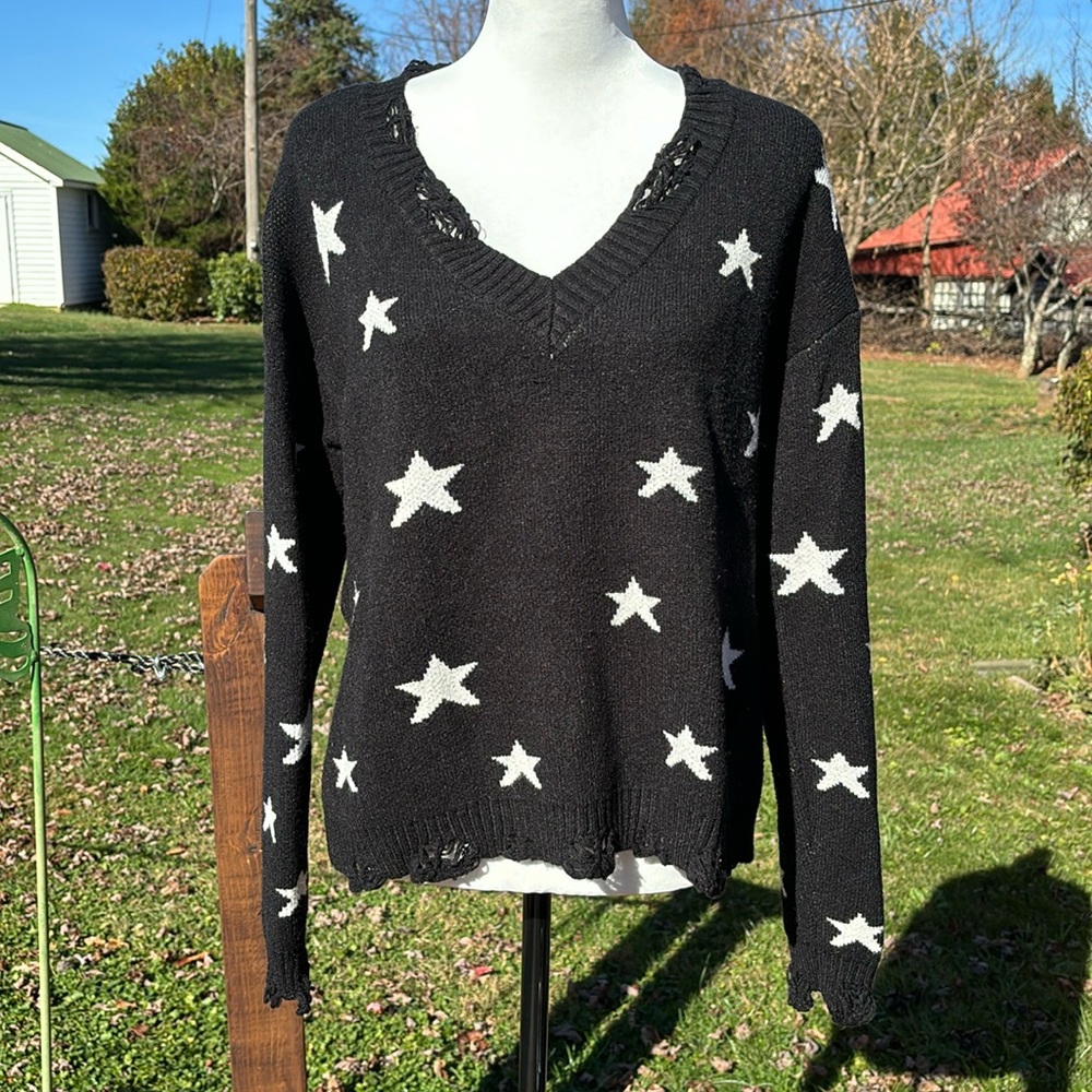 -Cozy Casual Black with White Stars V Neck Knit Sweater Women’s Size S/M